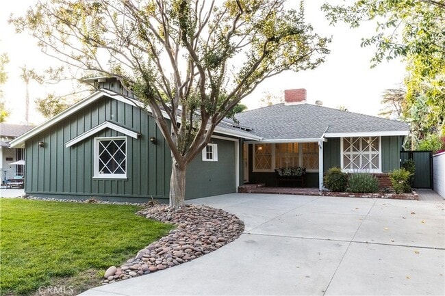 Building Photo - 13139 Valleyheart Dr