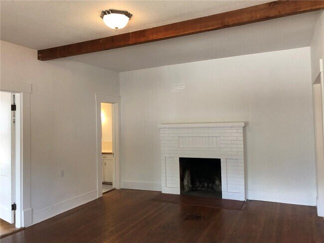 Photo - 407 W 35th St