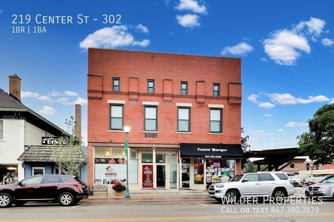Building Photo - 219 Center St