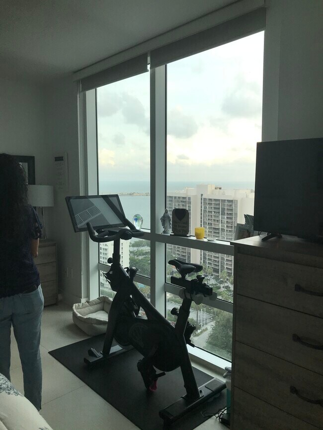 Photo - 218 SE 14th St Unidad 2208