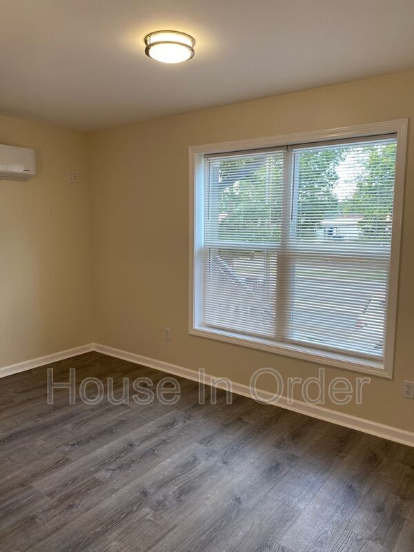 Photo - 307 8th Ave E