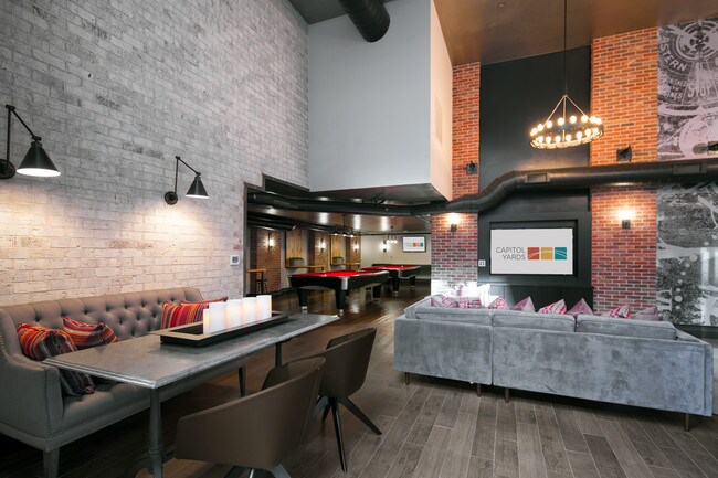 Recibe a tus invitados y relaciónate con amigos en el pub deportivo - Seventy1Hundred