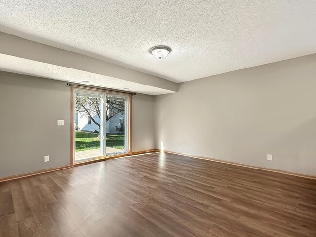 Photo - 1556 Chartreux Ave