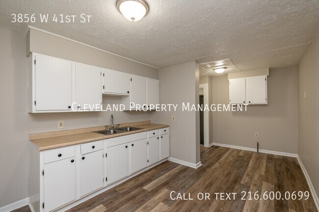 Photo - 3856 W 41st St