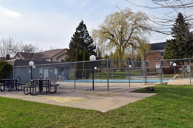 Photo - 2076 Chateau Ct