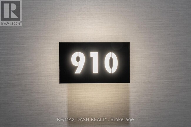 Photo - 1037 The Queensway Unit 910