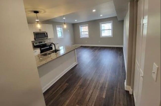 Building Photo - 913 N 2nd St Unit Apartment 2