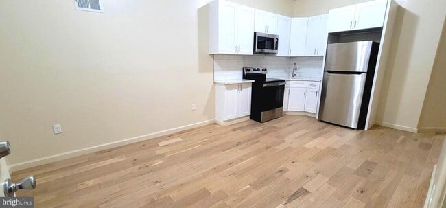 Building Photo - 1219 W Silver St Unit 1