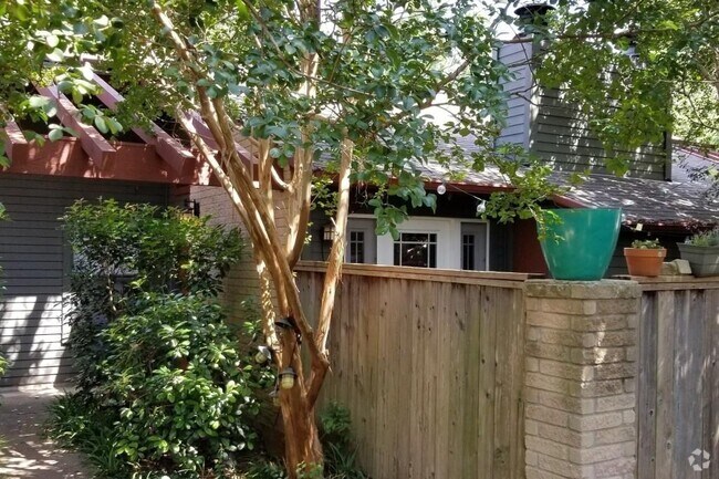 Building Photo - 3815 Menchaca Rd Unit 18 Rental
