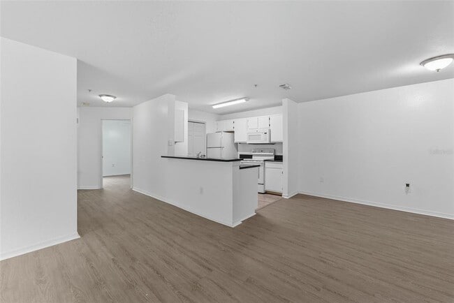 Photo - 5459 Vineland Rd Apartment Unit 4208