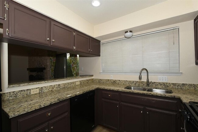 Photo - 410 Splitrock