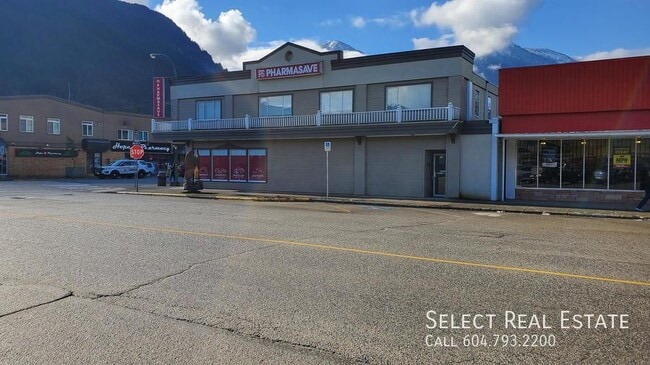 Building Photo - 790 Fraser Ave Unit 5