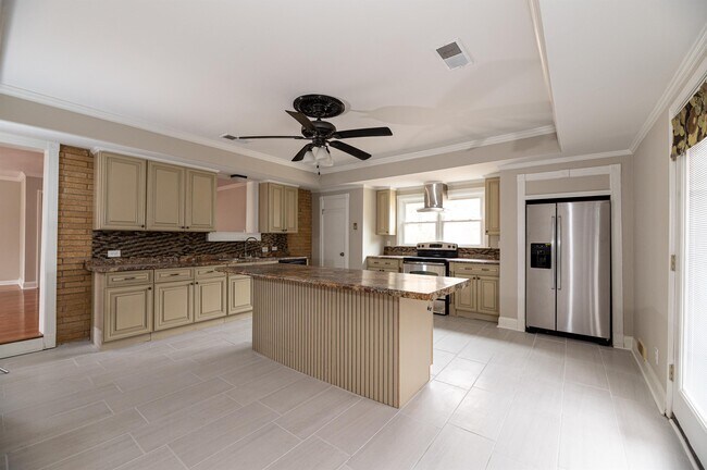 Photo - 519 Harolds Dr NW