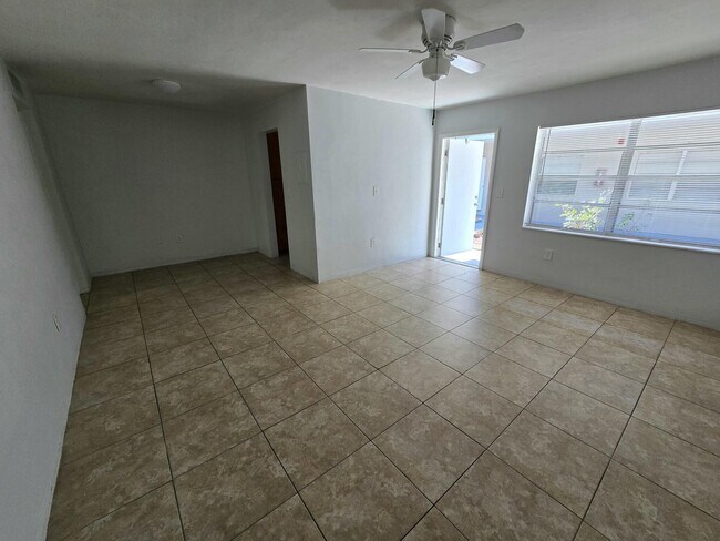 Photo - 2151 NE 168th St Unidad 3