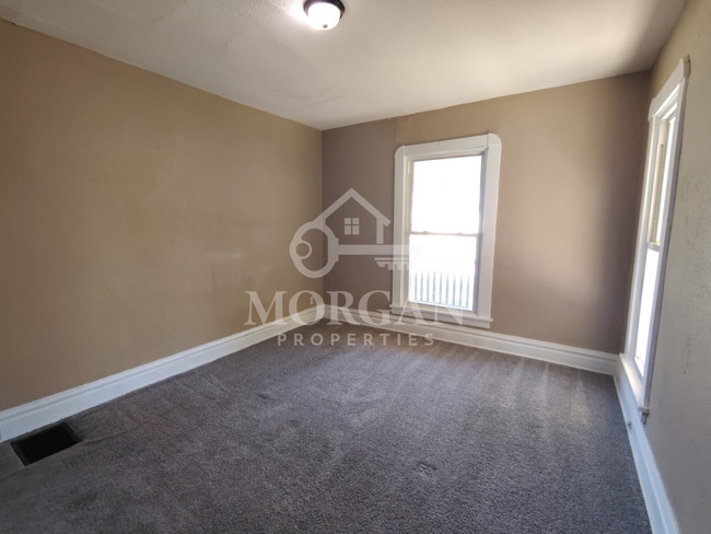 Photo - 925 W 5th St