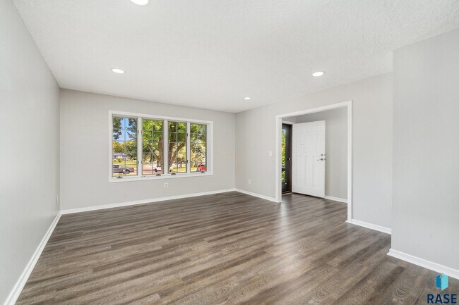 Photo - 2412 S Sheffield Cir