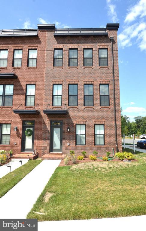 Building Photo - 22790 Tawny Pne Sq Rental