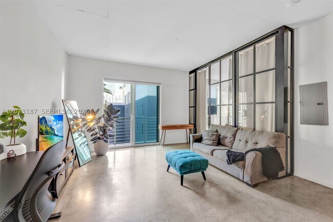 234 NE 3rd St Unit 1108