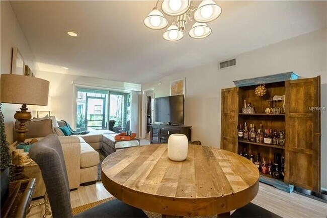 Photo - 2 Bedroom 1.5 Bath Urban Retreat Near the Heart of Downtown Orlando AVAILABLE JUNE 10TH!!!