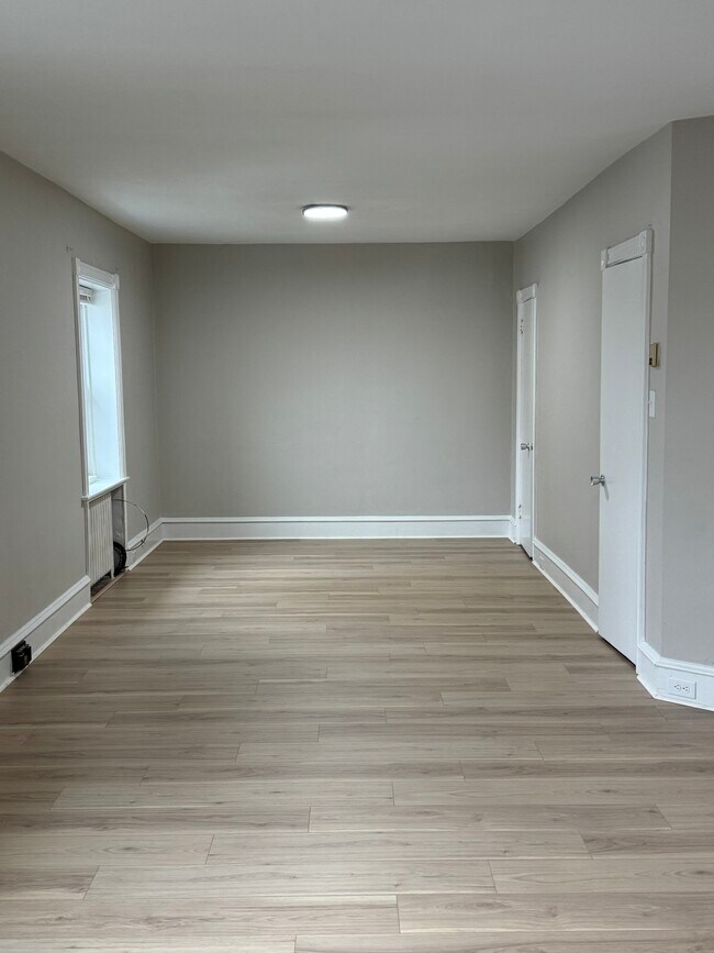 Building Photo - 2232 Mount Carmel Ave Unit 2R