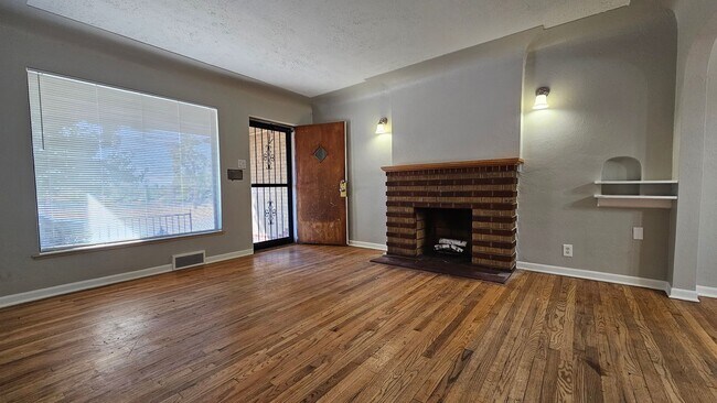 Photo - 1672 Havana St