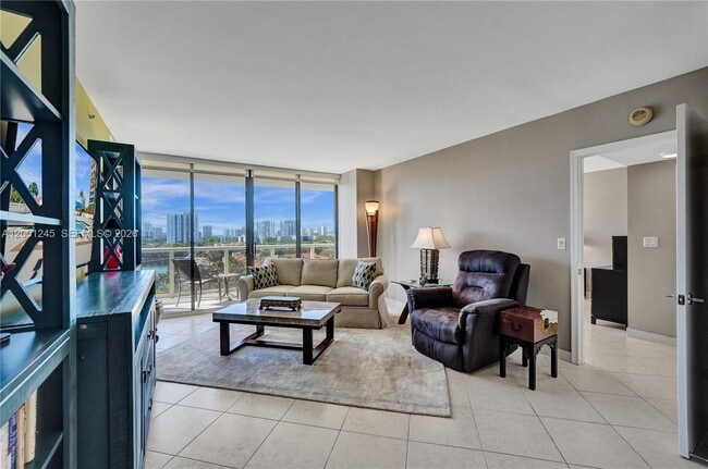 Photo - 3600 Yacht Club Dr Unit 904