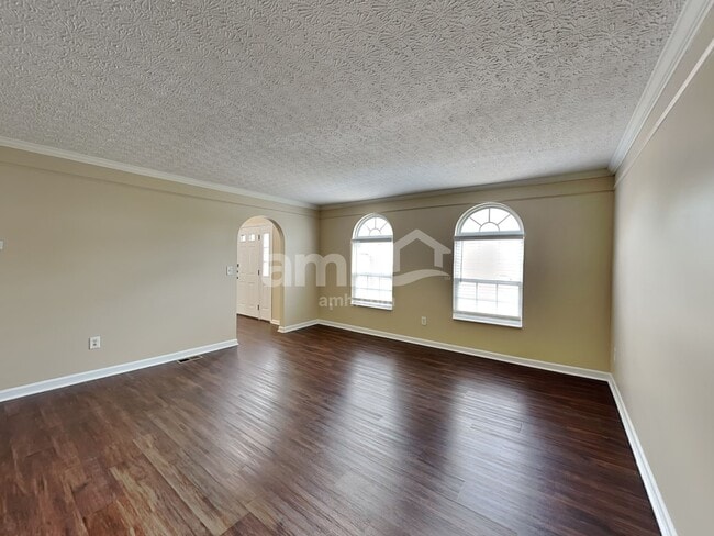 Photo - 90 Knights Bridge Dr N