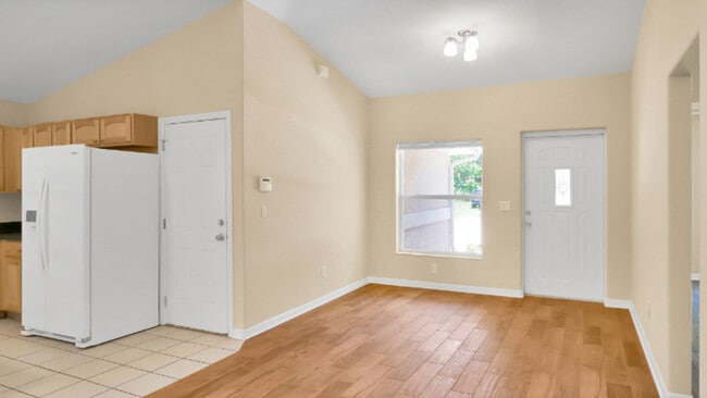 Photo - 720 Florence St