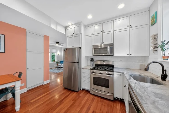 Photo - 2578 W Lyndale St Unidad 2