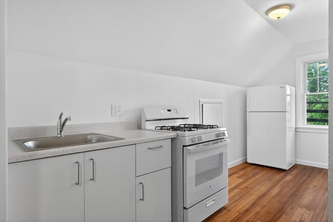 Photo - 42 Duer Pl Unit 3