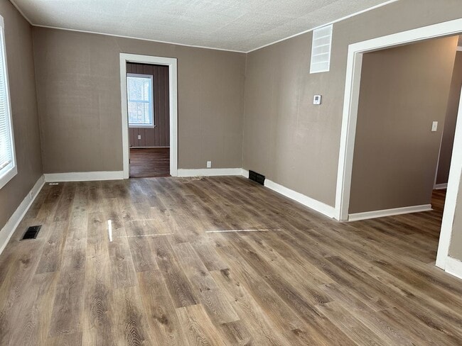 Photo - 2 Bedroom 1 Bath walking distance to downtown in Amazing Neighborhood