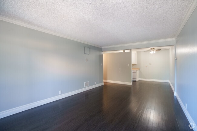 1BR, 1BA - 670SF Dark Floor - Living Area