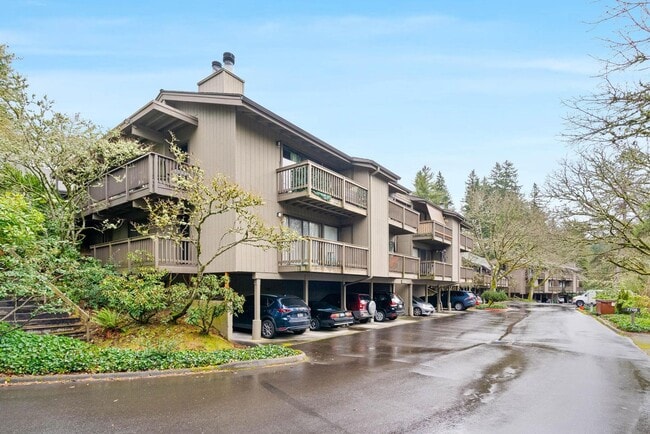 Building Photo - Spacious, comfortable 1-bdrm/1-bath condo. Community rec center, hot tub, pool, peaceful location