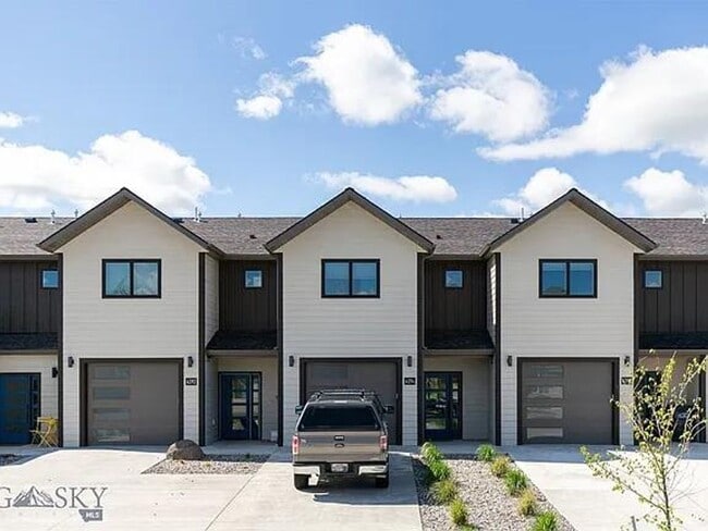 Building Photo - 3 Bd / 2.5 Bath Townhome