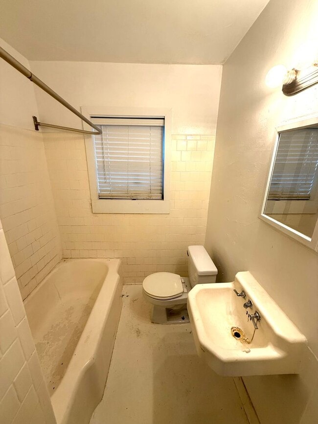 Photo - ** 1 Bed 1 Bath located In Capitol Heights...
