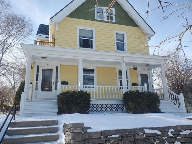 Building Photo - 203/205 N Spring St Unit 203