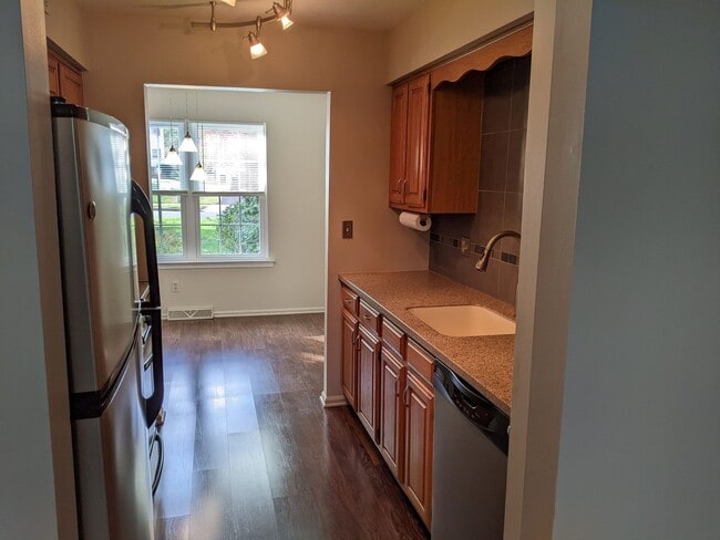 Photo - 891 Sturbridge Ln