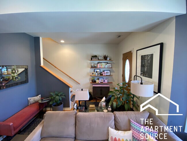 Photo - 1707 W Melrose St Unit 2