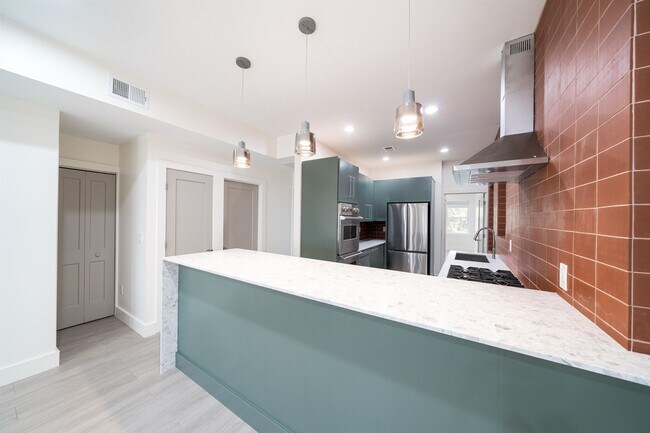 Photo - 335 Arlington Ave Unidad 1