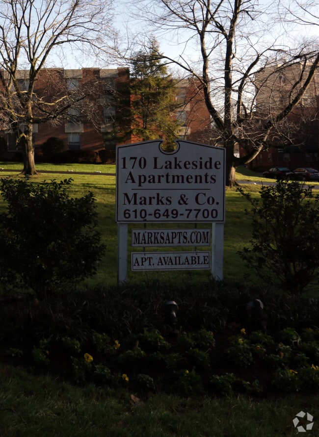 Photo - 170 Lakeside