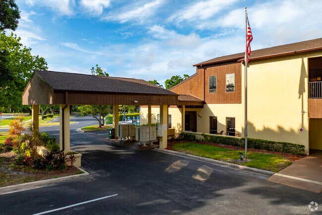 7815-7911 Maplewood Dr Melbourne, FL 32904 - Garrett's Run Condominiums