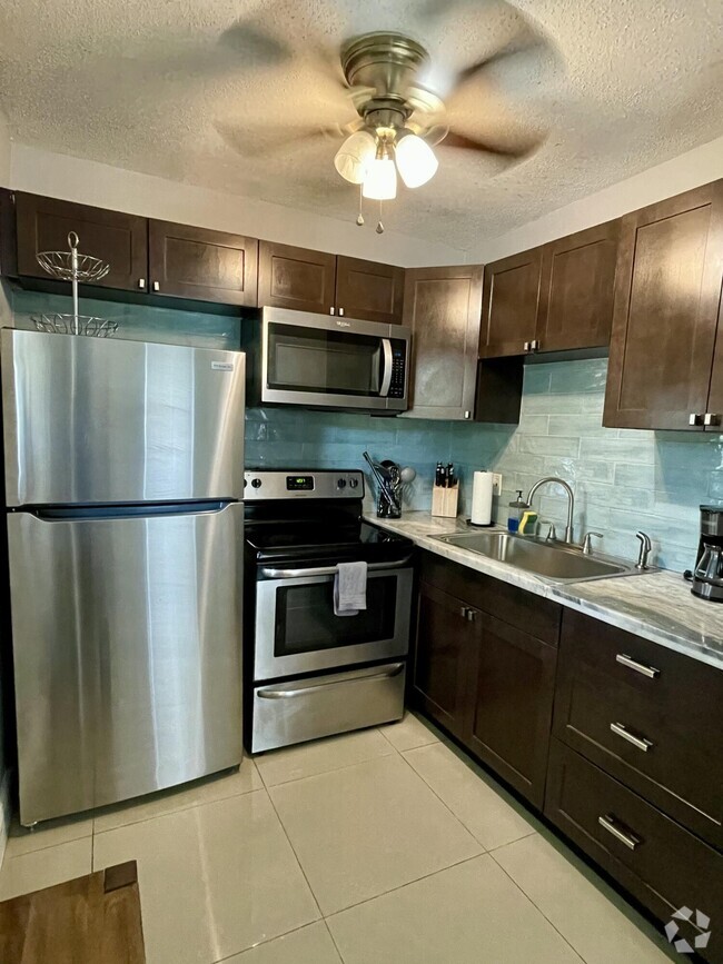 Building Photo - 408 SE 12th Ct Unit 4 Rental