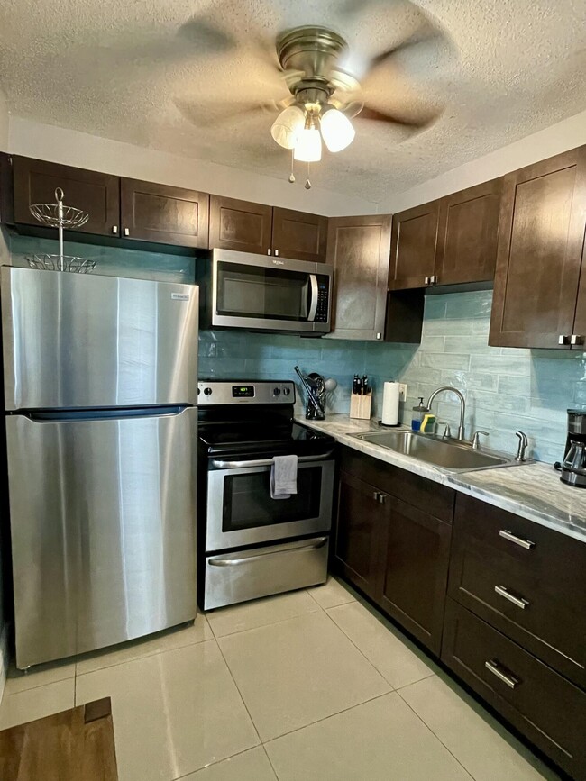 Photo - 408 SE 12th Ct Apartment Unit 4