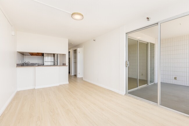 Photo - 2542 Date St