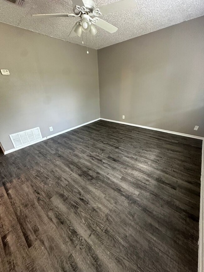 Brookview Duplex 6822