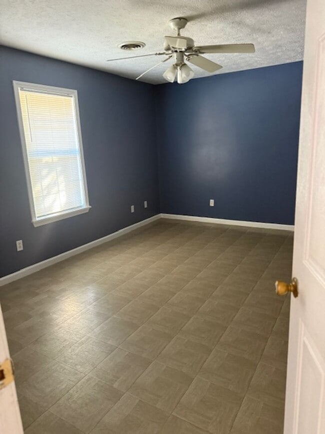 Photo - 2bd/2ba with an oversized single car garage