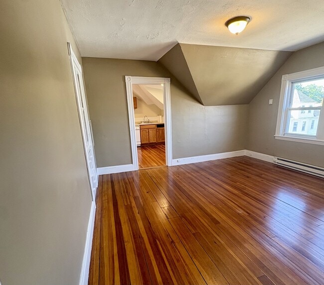 137 Whitwell St Unit 3