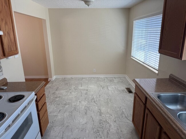 Photo - 2225 Hillsborough Ct Unit Apt 2