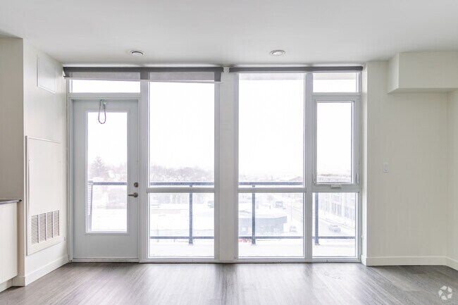 1BR, 1.5BA - 655SF - Living Room