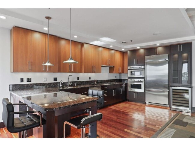 Building Photo - 601 S Marquette Ave Unit 402